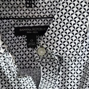Banana Republic Black and White Sleeveless Button Down Shirt